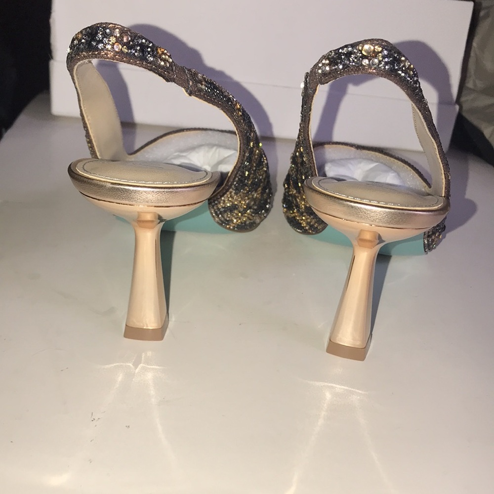 NIB Women’s Betsey Johnson Leopard Shoes - Picture 6 of 11